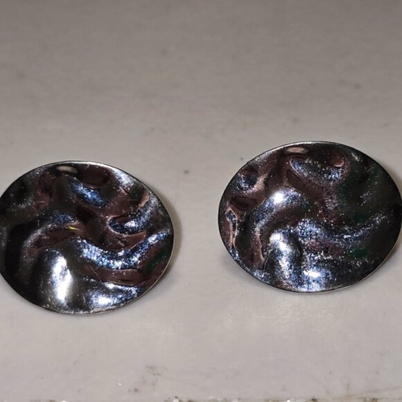 Silver Tone Oval Ripple Earrings - Picture 2 of 3